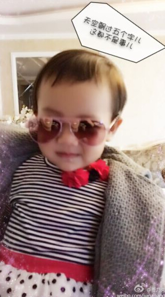 贾乃亮把女儿打扮成小帅哥